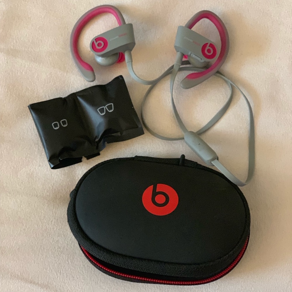 SOLD———-Beats Bluetooth headphones